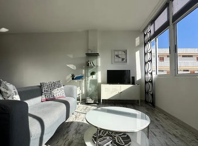 With A View - Playa Del Ingles, Taidia بلايا ديل إنغلز