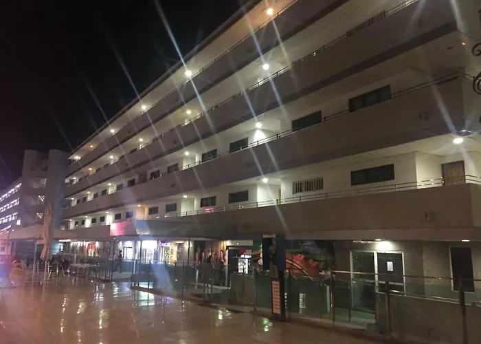 With A View - Playa Del Inglés, Taidia